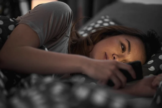 18岁少女脊柱侧弯,竟是一个姿势惹的祸